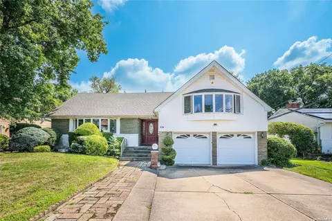 28 Hamilton Dr, North Hempstead, NY 11576