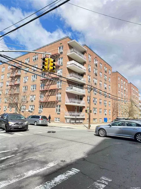 34-20 Parsons Blvd #4U, Flushing, NY 11354