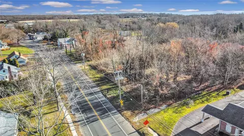 1505 Main Rd, Riverhead, NY 11947