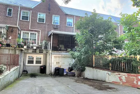 25-44 82nd St, New York, NY 11370