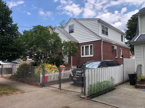 86-45 261st St, New York, NY 11001