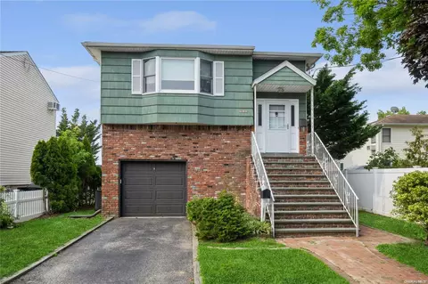 461 Henry St, Oceanside, NY 11572