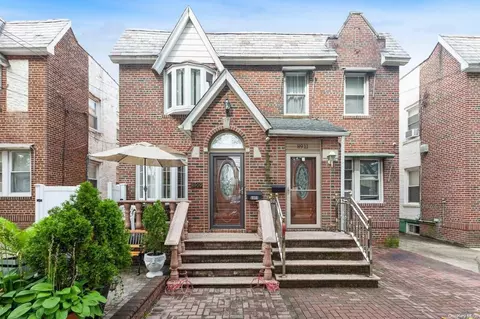 89-09 Vanderveer St, New York, NY 11427