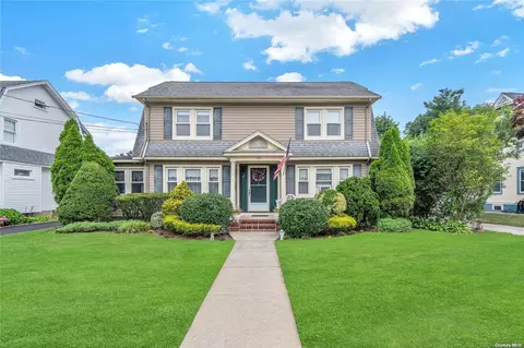 40 1st St, Lynbrook, NY 11563