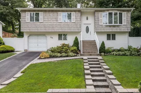 107 Belle Ave, Ronkonkoma, NY 11779