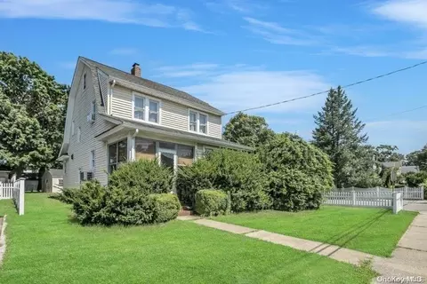 218 N Forest Ave, Rockville Centre, NY 11570