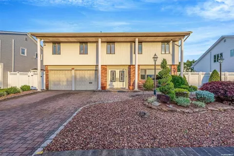 2636 Rebecca St, Bellmore, NY 11710