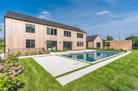 5235 Bridge Ln, Cutchogue, NY 11935