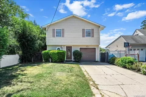 10 Charleston Dr, Amityville, NY 11701