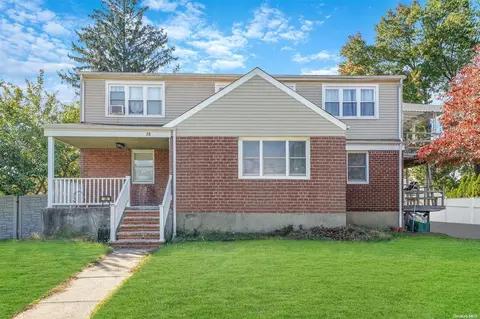 28 Green Ave, Lynbrook, NY 11563