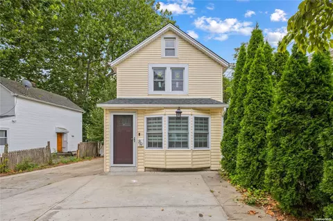 89 Harbor Rd, North Hempstead, NY 11050