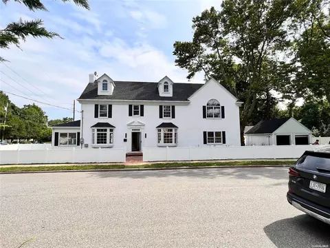 1 Calvin Ave, Syosset, NY 11791