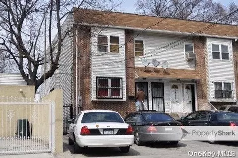 16823 93rd Ave, New York, NY 11433