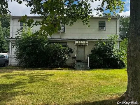 443 51st St, Lindenhurst, NY 11757