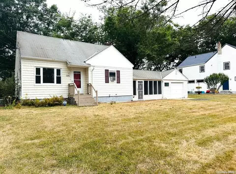 126 Vanderbilt Ave, Ronkonkoma, NY 11779