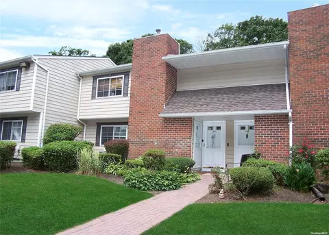 227 Lake Pointe Cir #227, Middle Island, NY 11953