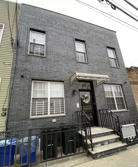 73-22 69th Pl, New York, NY 11385
