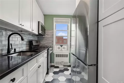 33-44 93rd St #6M, New York, NY 11372