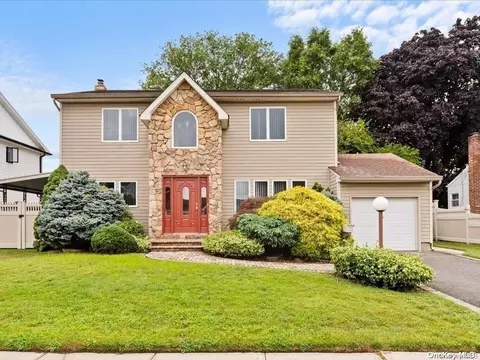 60 Westbury Ave, Plainview, NY 11803