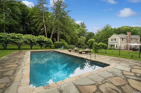 1884 N Muttontown Rd, Syosset, NY 11791