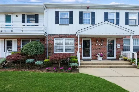 676 Front St #2F, Hempstead, NY 11550