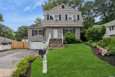 6 Clay St, Huntington Station, NY 11746