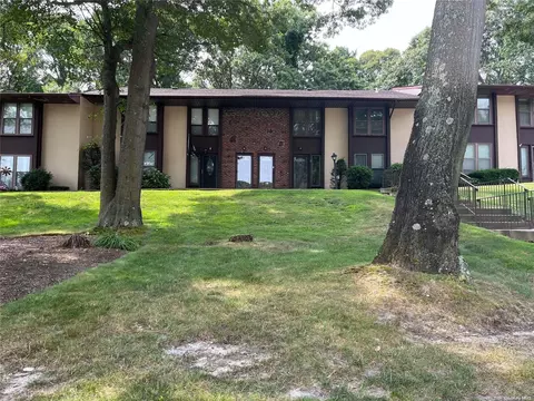 7 Cypress Ct #7, Selden, NY 11784