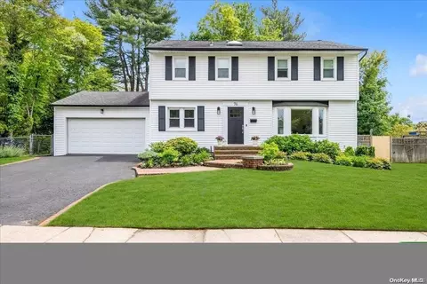 76 Moss Ln, Jericho, NY 11753