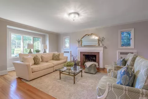 47 Shoreview Rd, North Hempstead, NY 11030