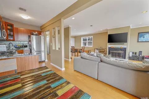 150 Beach 123rd St #3R, New York, NY 11694