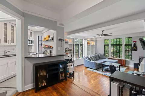 20 Continental Ave #4C, New York, NY 11375