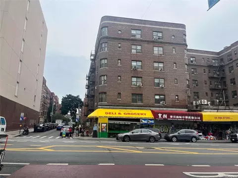 83-06 Vietor Ave #6J, Elmhurst, NY 11373