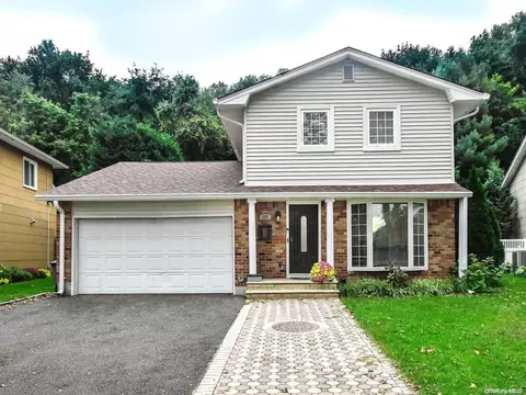 155 Soundview Dr, North Hempstead, NY 11050