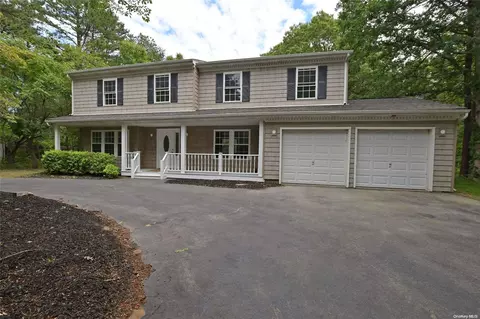 45 Cobblestone Dr, Shoreham, NY 11786