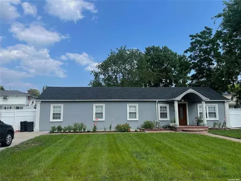 49 Crown St, Deer Park, NY 11729