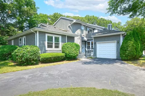 37 Madder Lake Cir #37, Commack, NY 11725