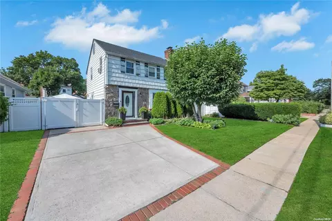 267 Crowell St, Hempstead, NY 11550