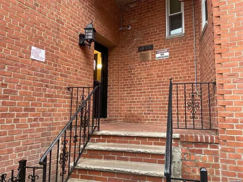 33-15 81st St #4D, New York, NY 11372