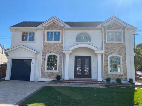 130 Spindle Rd, Hicksville, NY 11801
