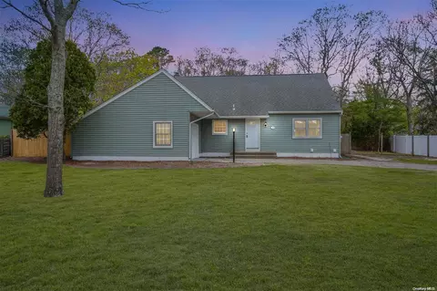 41 Lovell Rd, Hampton Bays, NY 11946