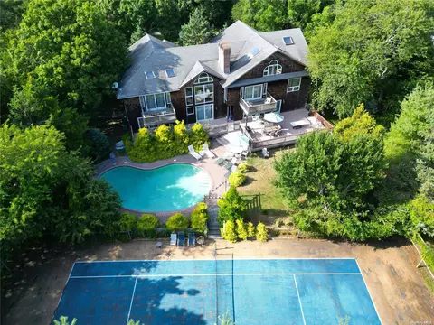 28 Club Ln, Southampton, NY 11960