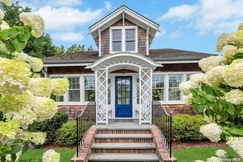 29 Birch St, Locust Valley, NY 11560