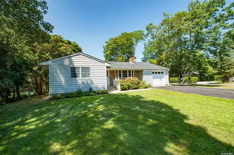 2 Flocee Ln, Hampton Bays, NY 11946