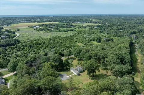 209 Edge Of Woods Rd, Southampton, NY 11968