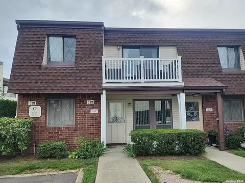 107 Cambridge Dr #107, Copiague, NY 11726