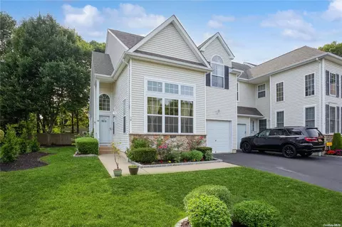 10 Grand Canyon Ct #10, Bohemia, NY 11716