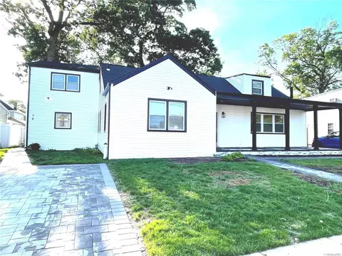74 Camdike St, Valley Stream, NY 11580