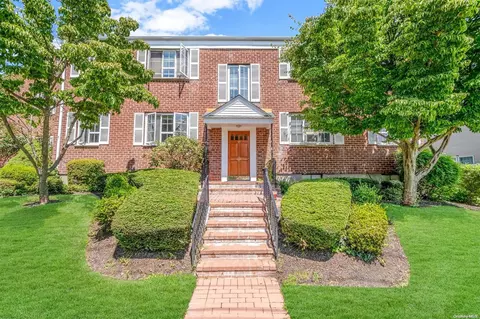 15 Nathan Hale Dr #45A, Huntington, NY 11743