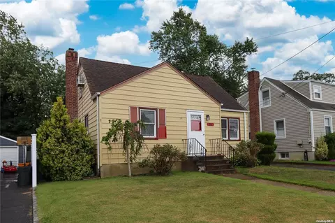 111 Grant Blvd, North Bellmore, NY 11710