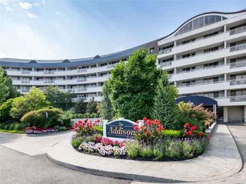 100 Harbor View Dr #227, North Hempstead, NY 11050